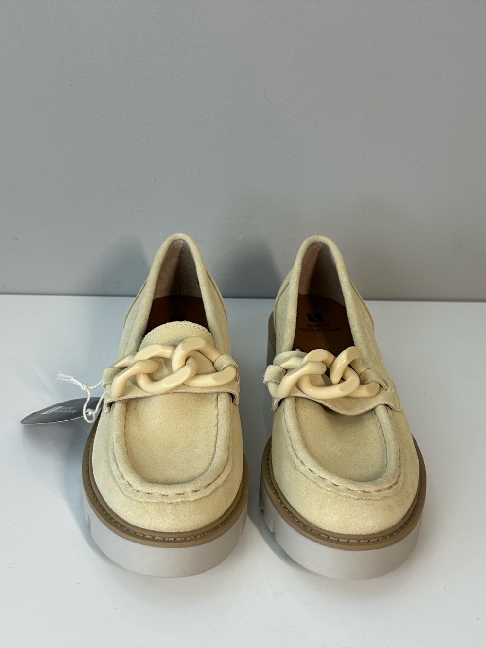 White Mountain Goodie Loafer Size 6.5 Buttercream Suede Butter Yellow - Picture 5 of 15